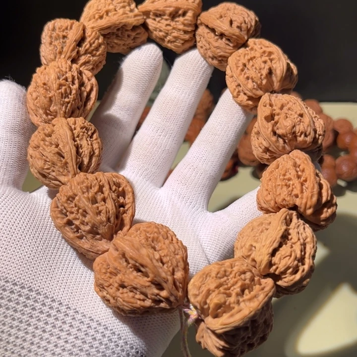 文玩核桃手串…………15