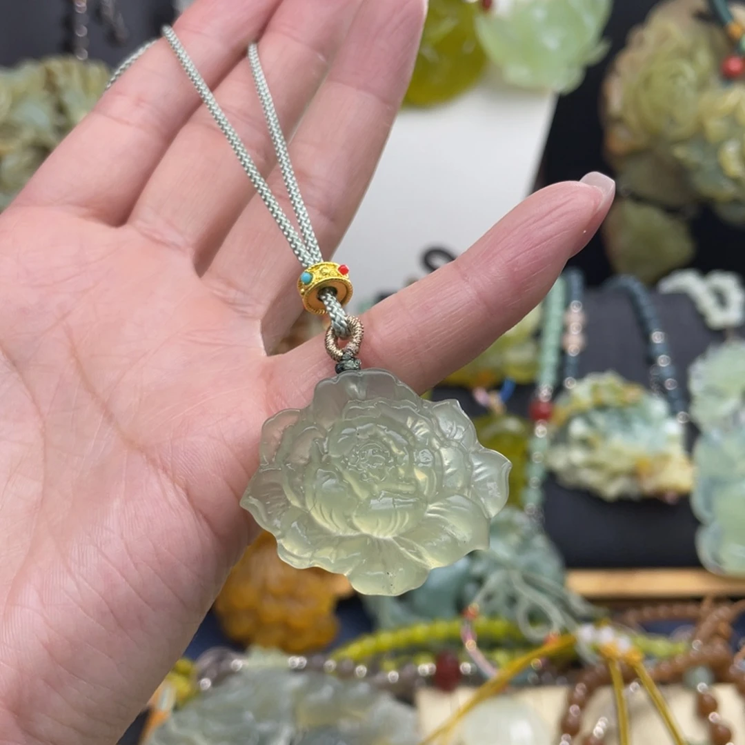 蛇纹石玉未镶嵌颈饰