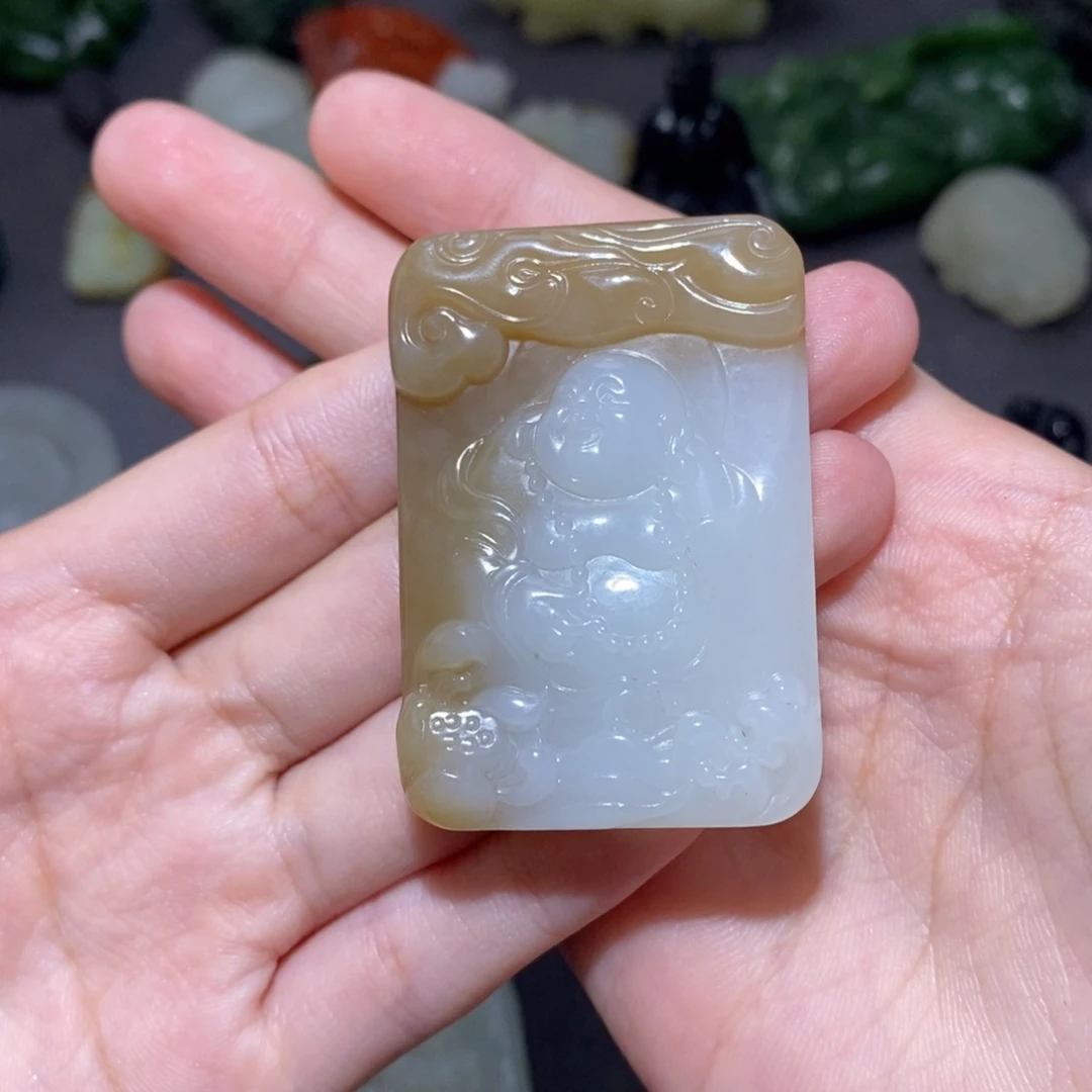 ****的和田玉未镶嵌颈饰