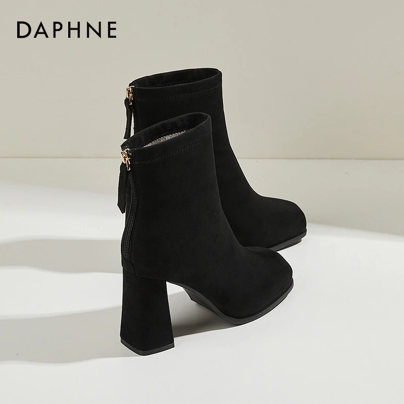 达芙妮小个子增高9CM加绒瘦瘦靴2025冬季高跟靴新款粗跟绒面短靴