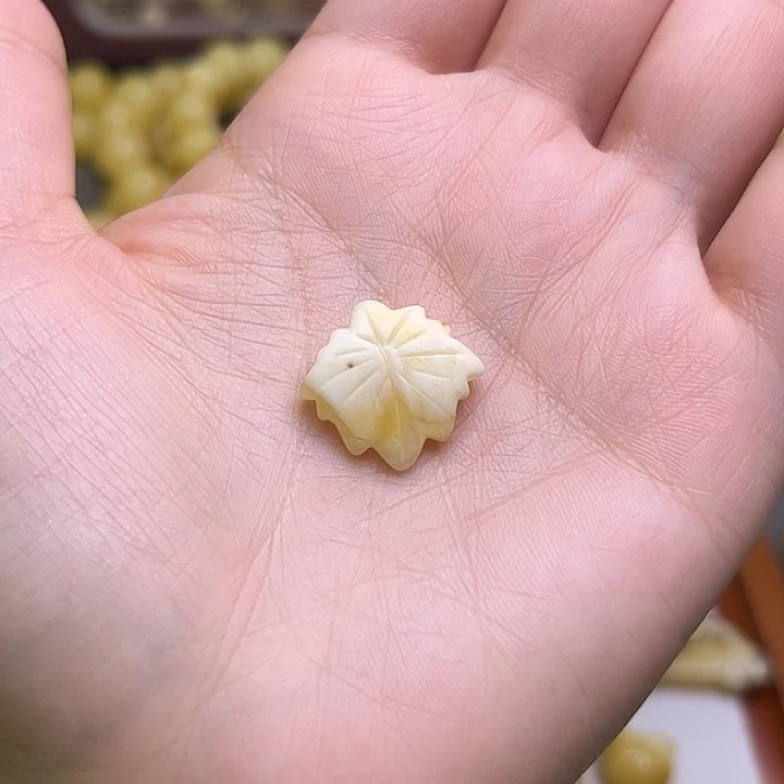 琥珀未镶嵌裸石浓白蜡