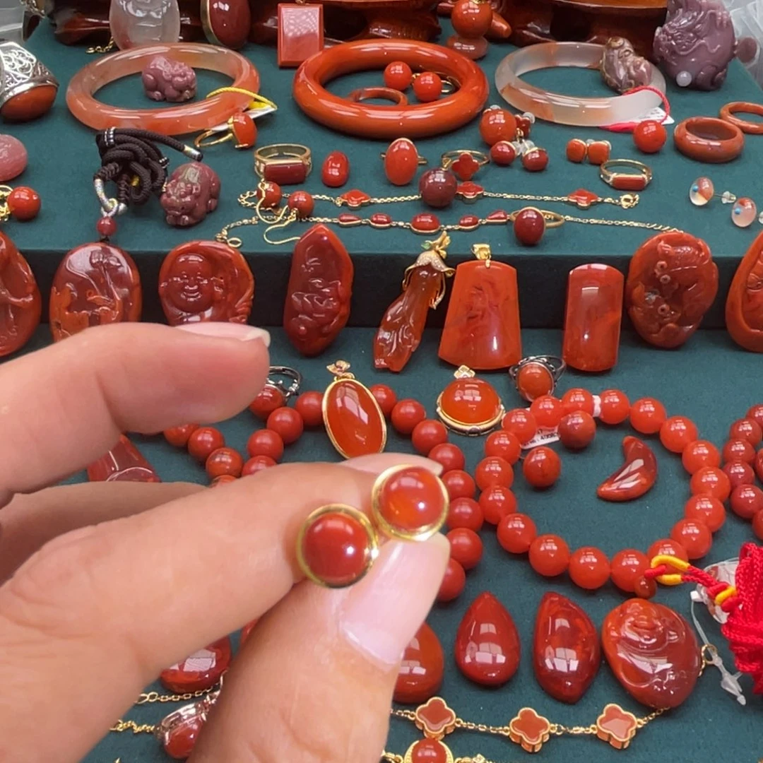 南红玛瑙川料南红牛血红耳钉银S925镶嵌