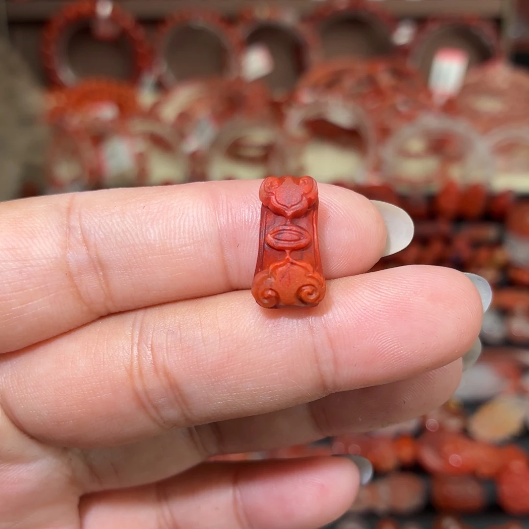 南红玛瑙未镶嵌颈饰如意