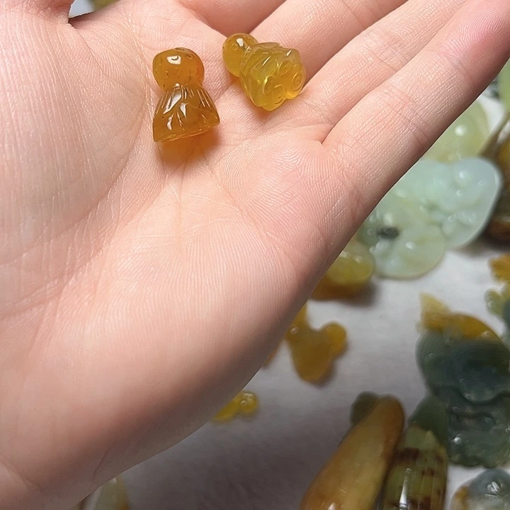 蛇纹石玉颈饰未镶嵌向****！