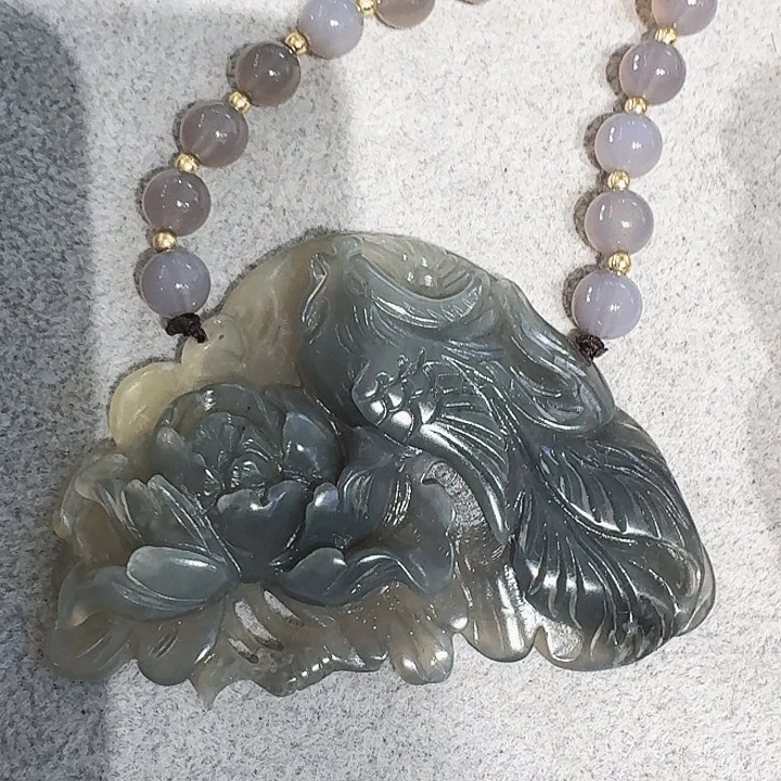 岫玉未镶嵌颈饰吊坠