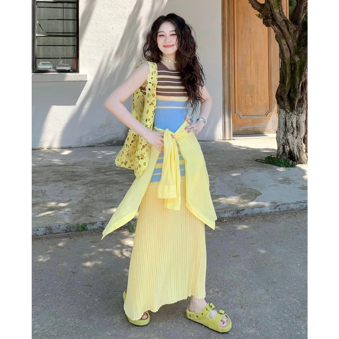 法式度假风圆领无袖连衣裙女2025夏季新款独特绝美条纹a字长裙子