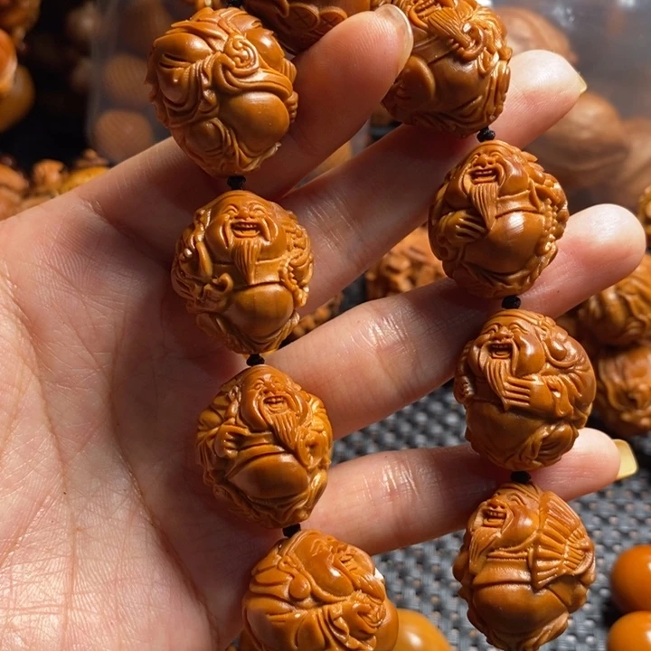 橄榄核吊坠八宝财神2.2左右