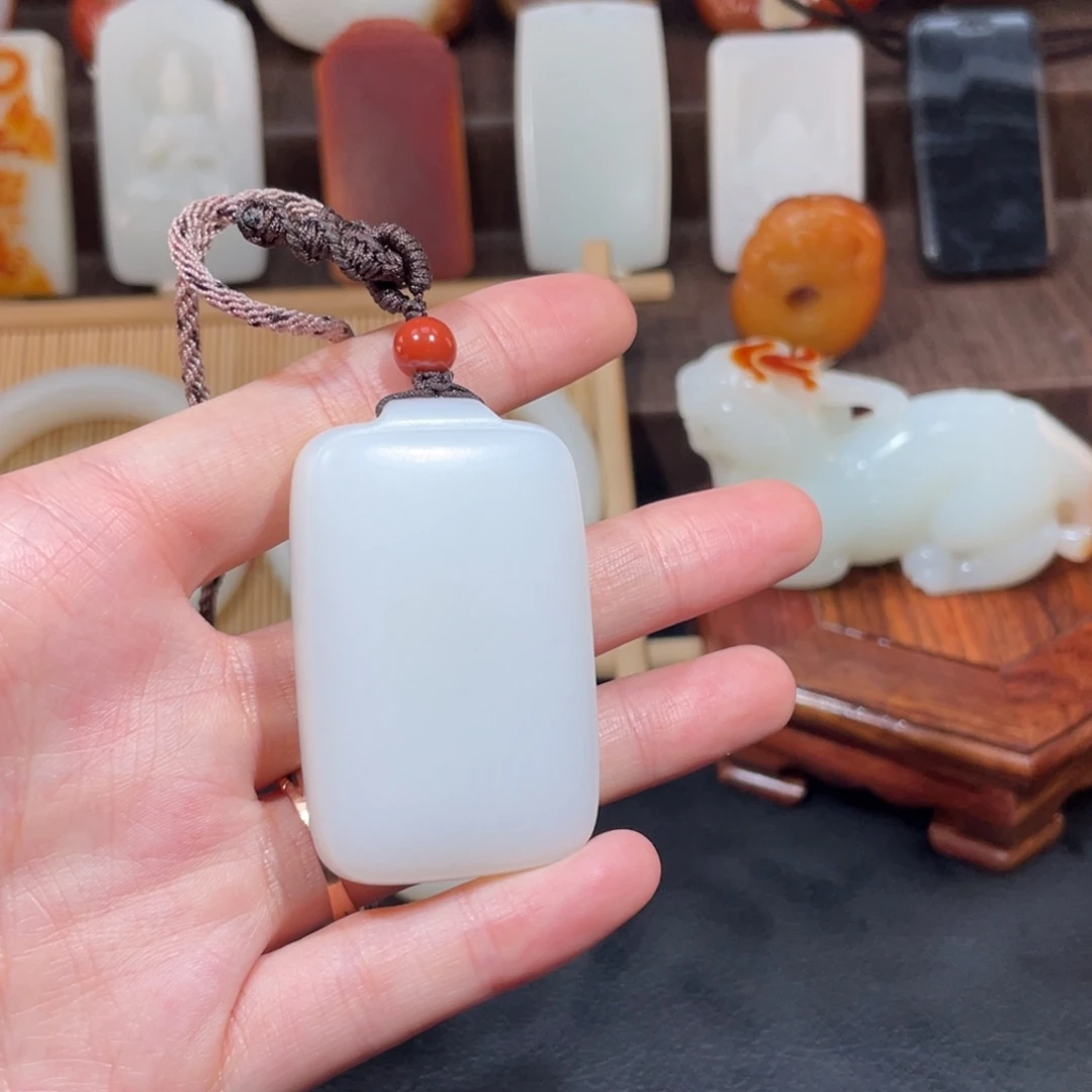 高***水和田玉未镶嵌颈饰