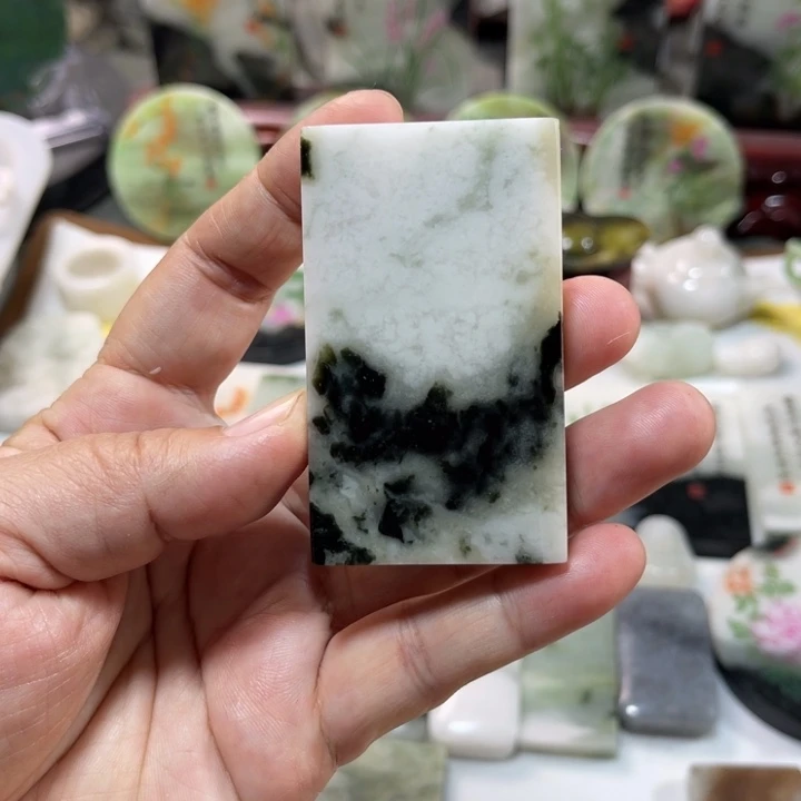 独山玉未镶嵌颈饰