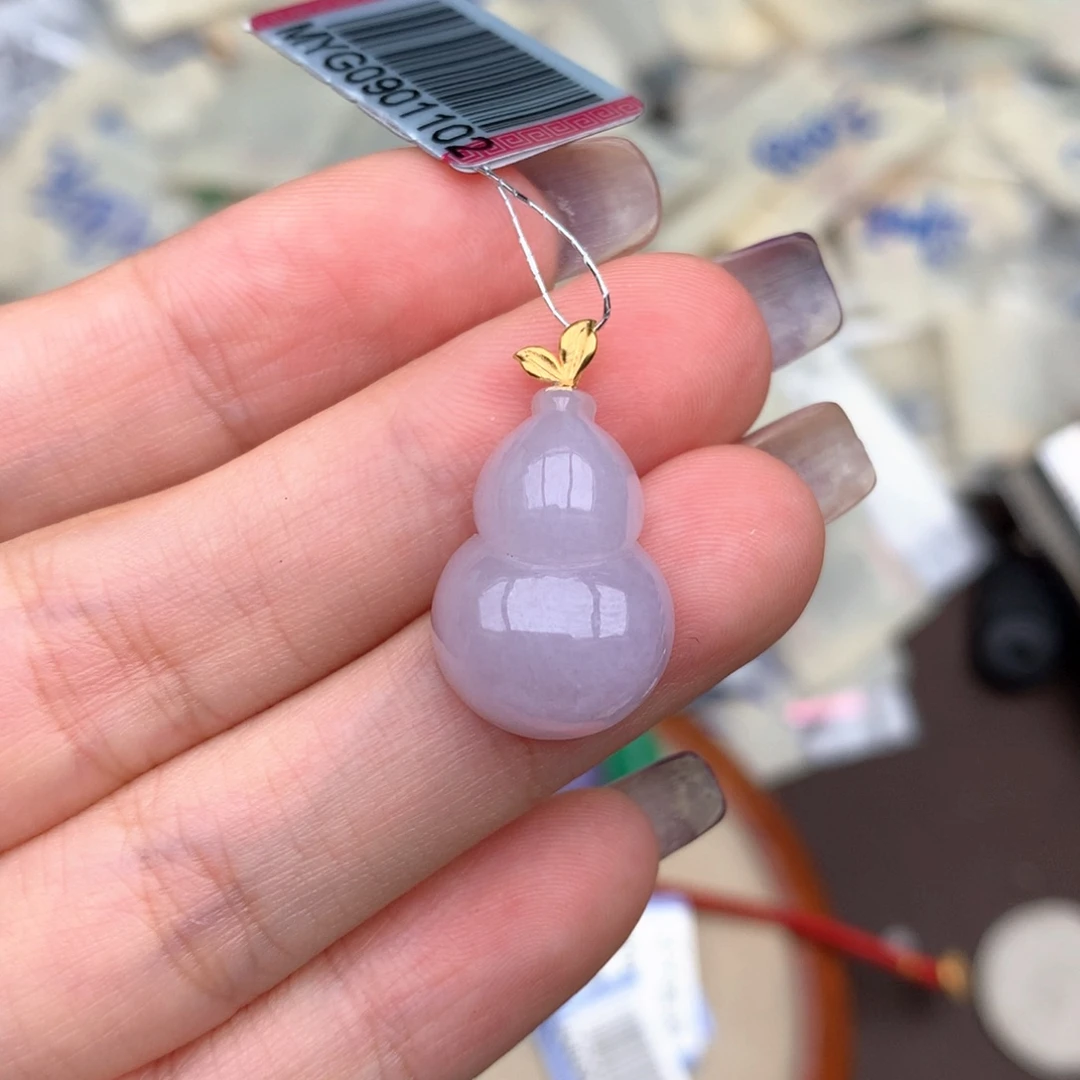 18K金镶嵌挂件翡翠