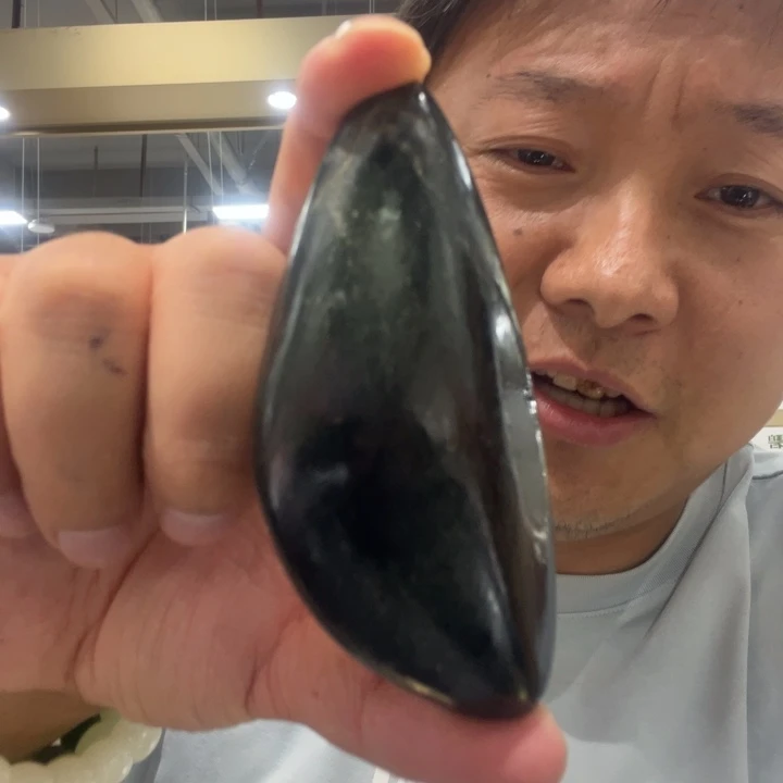 和田玉未镶嵌把件