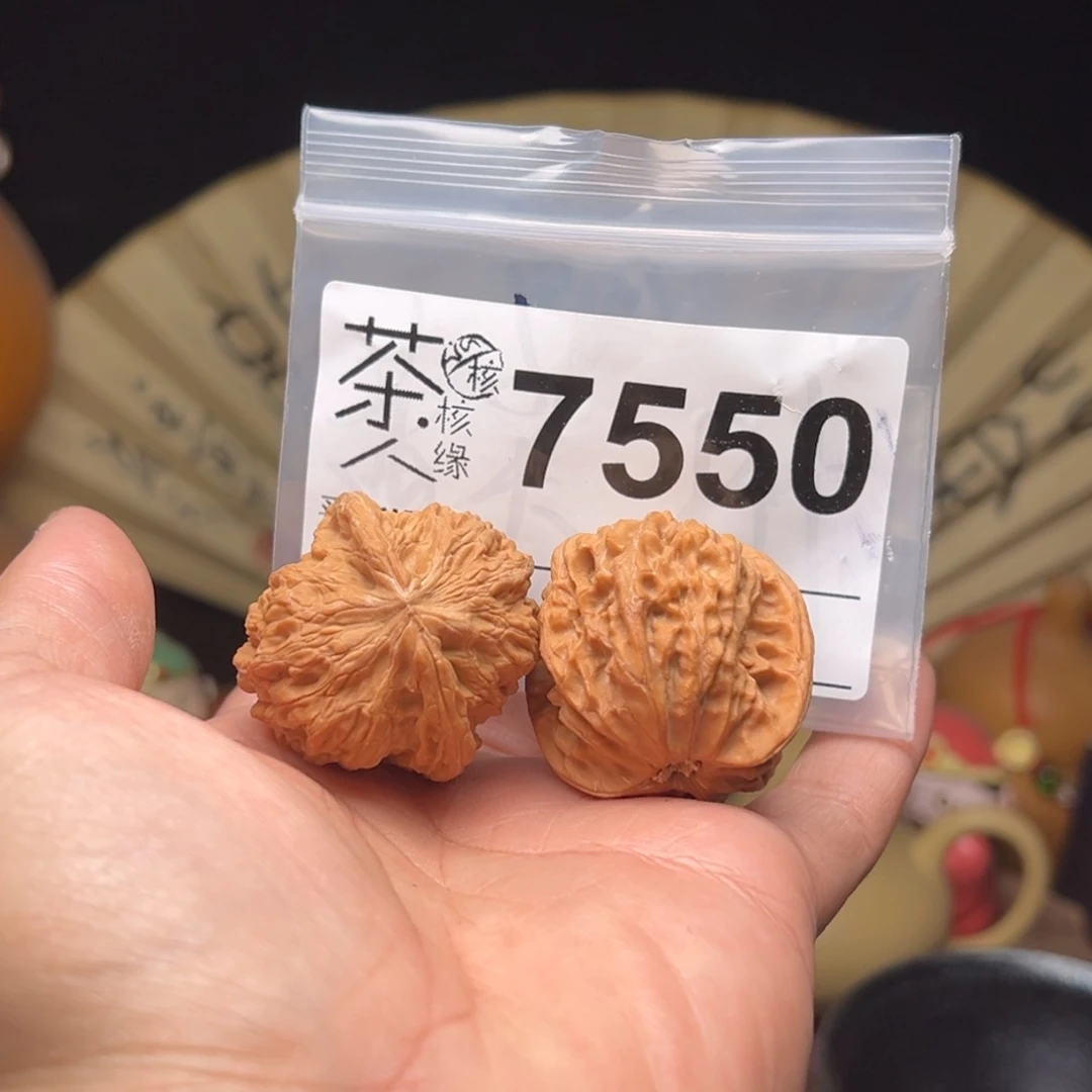 文玩核桃吊坠在你面前就没说不给面子吧