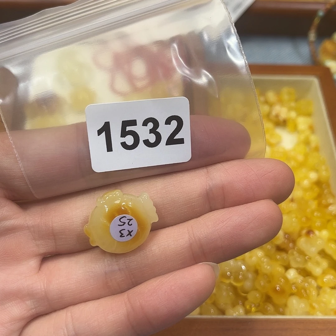 琥珀珠宝奇石未镶嵌Q**b