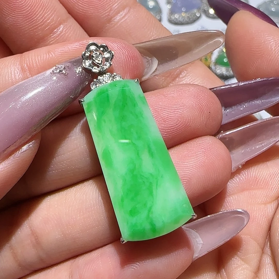 【闪购商品】颈饰18K金镶嵌翡翠天然