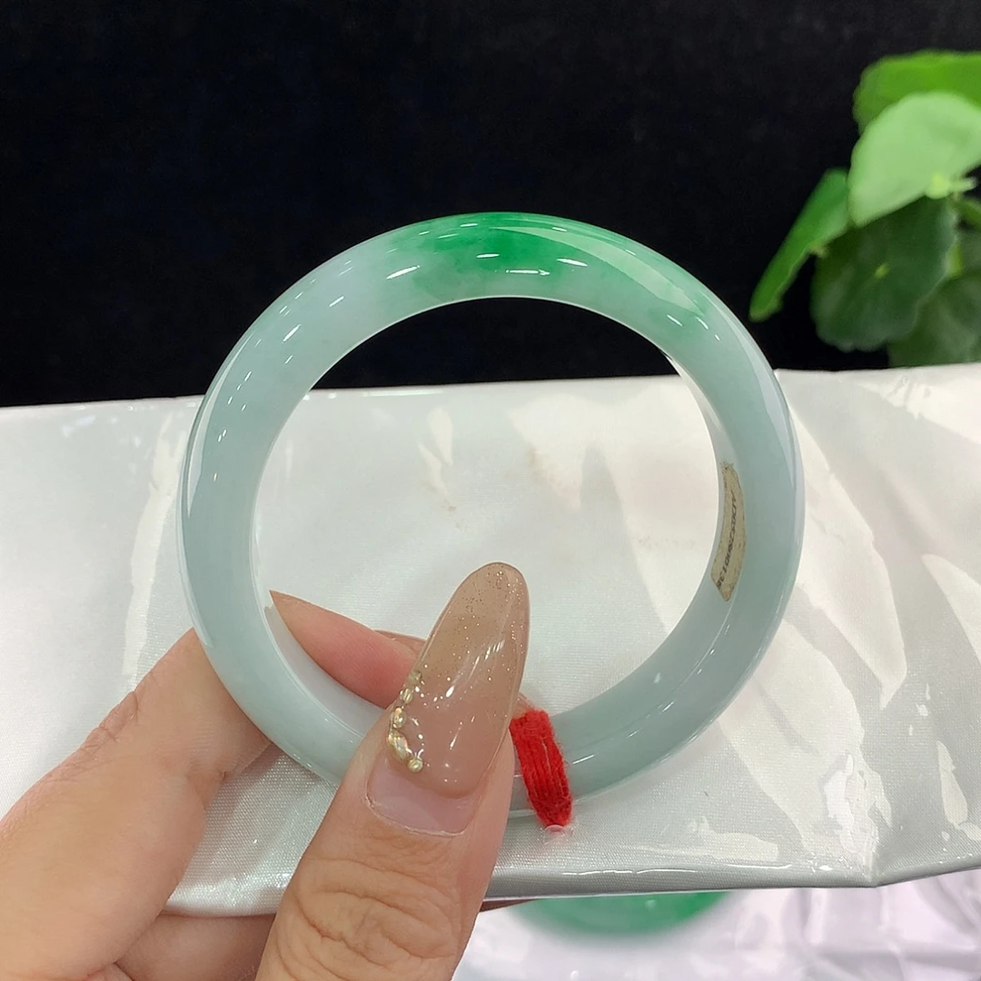 翡翠手镯未镶嵌正55