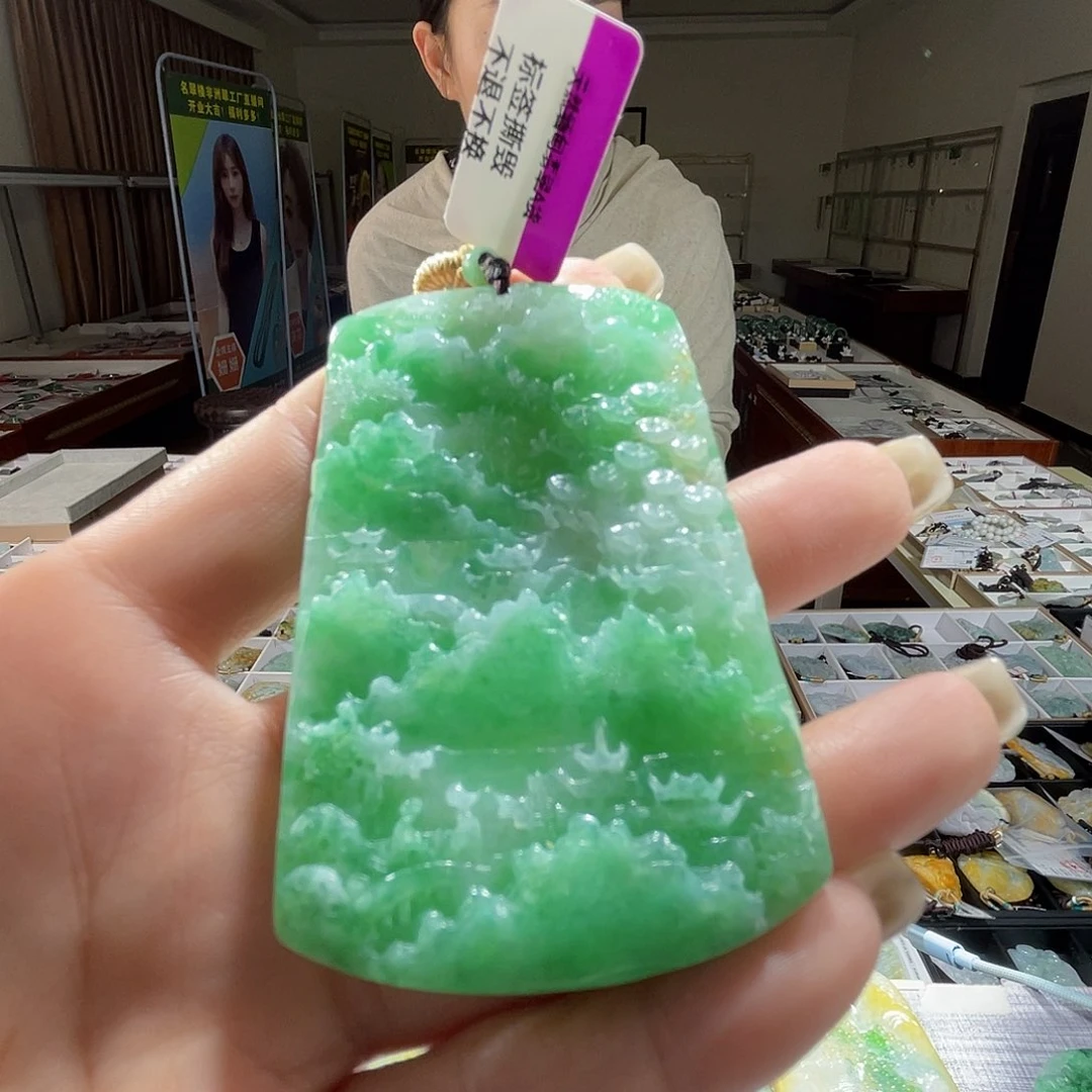 翡翠未镶嵌颈饰一