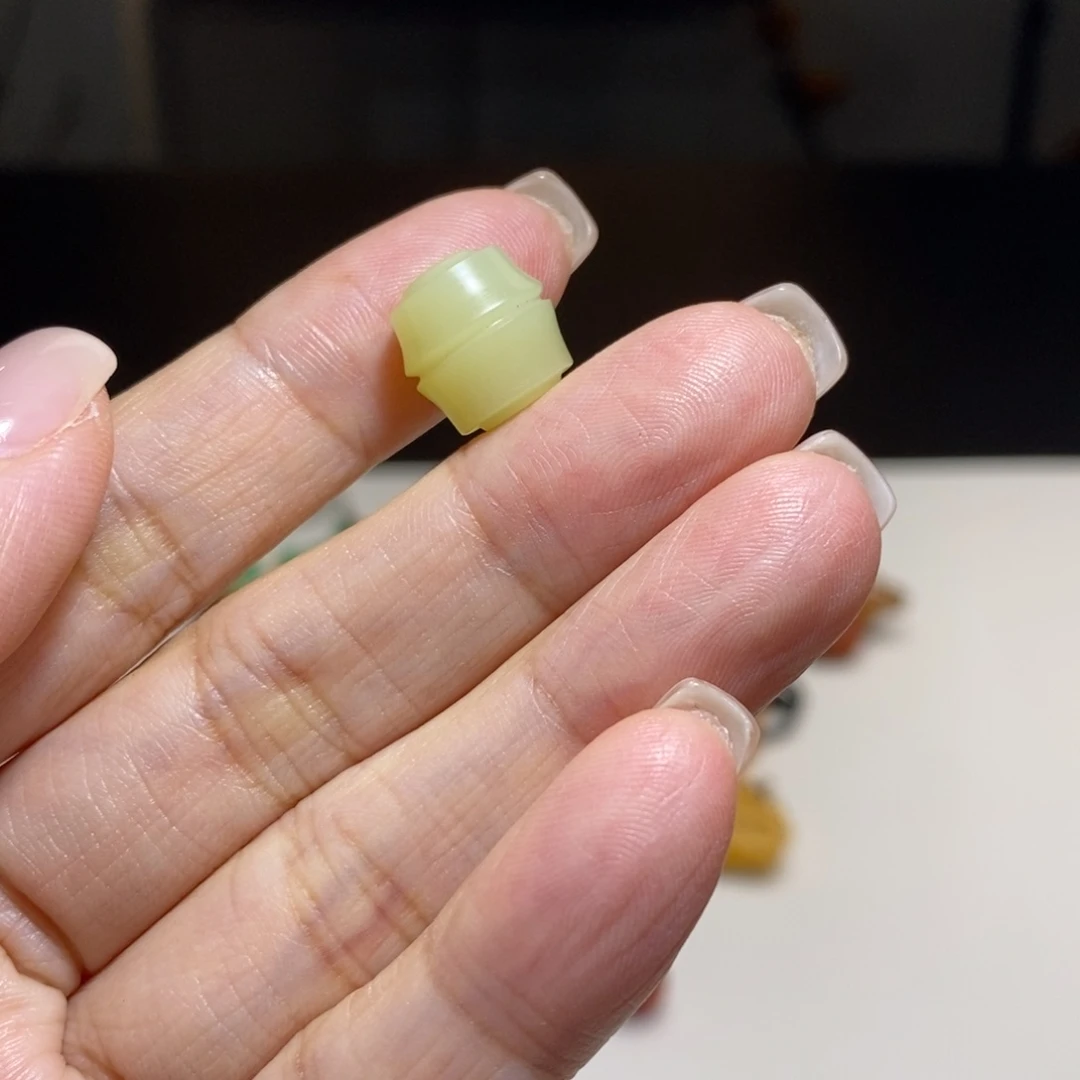石英质玉（缅黄）未镶嵌颈饰