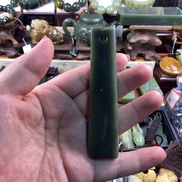 未镶嵌透闪石质玉把件