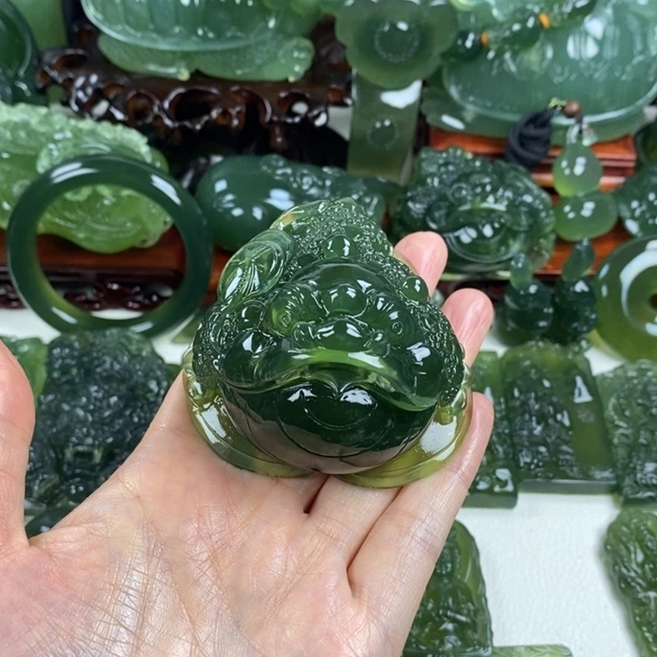 林***哥岫玉未镶嵌手把件