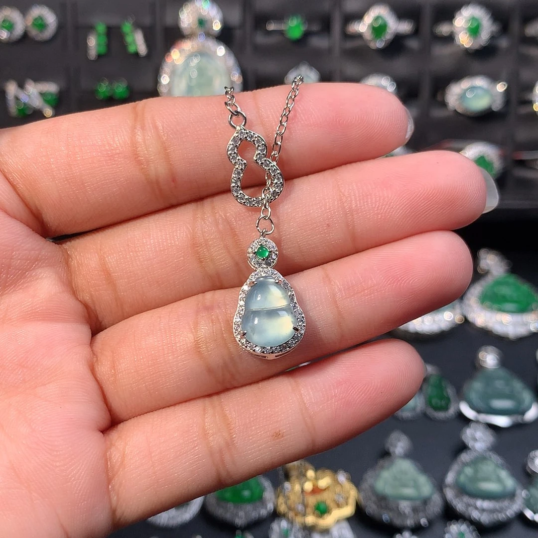 翡翠未镶嵌项链葫芦