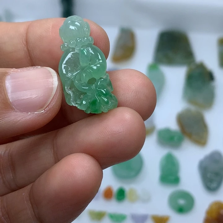 吊坠(不含链)未镶嵌翡翠