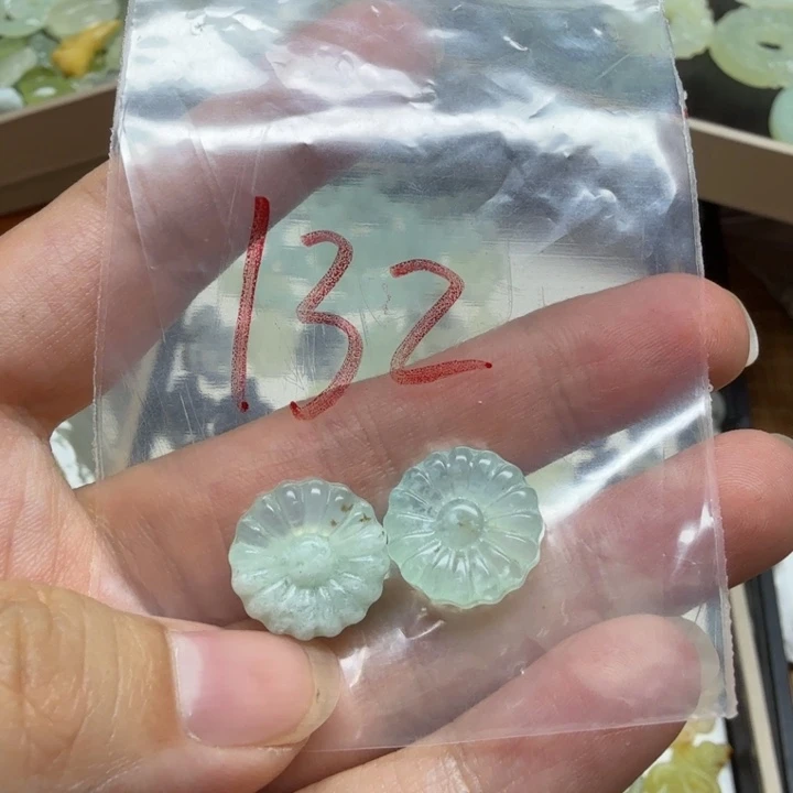 透闪石-蛇纹石玉吊坠未镶嵌