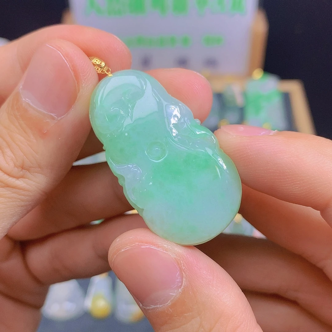 翡翠18K金镶嵌颈饰翡翠