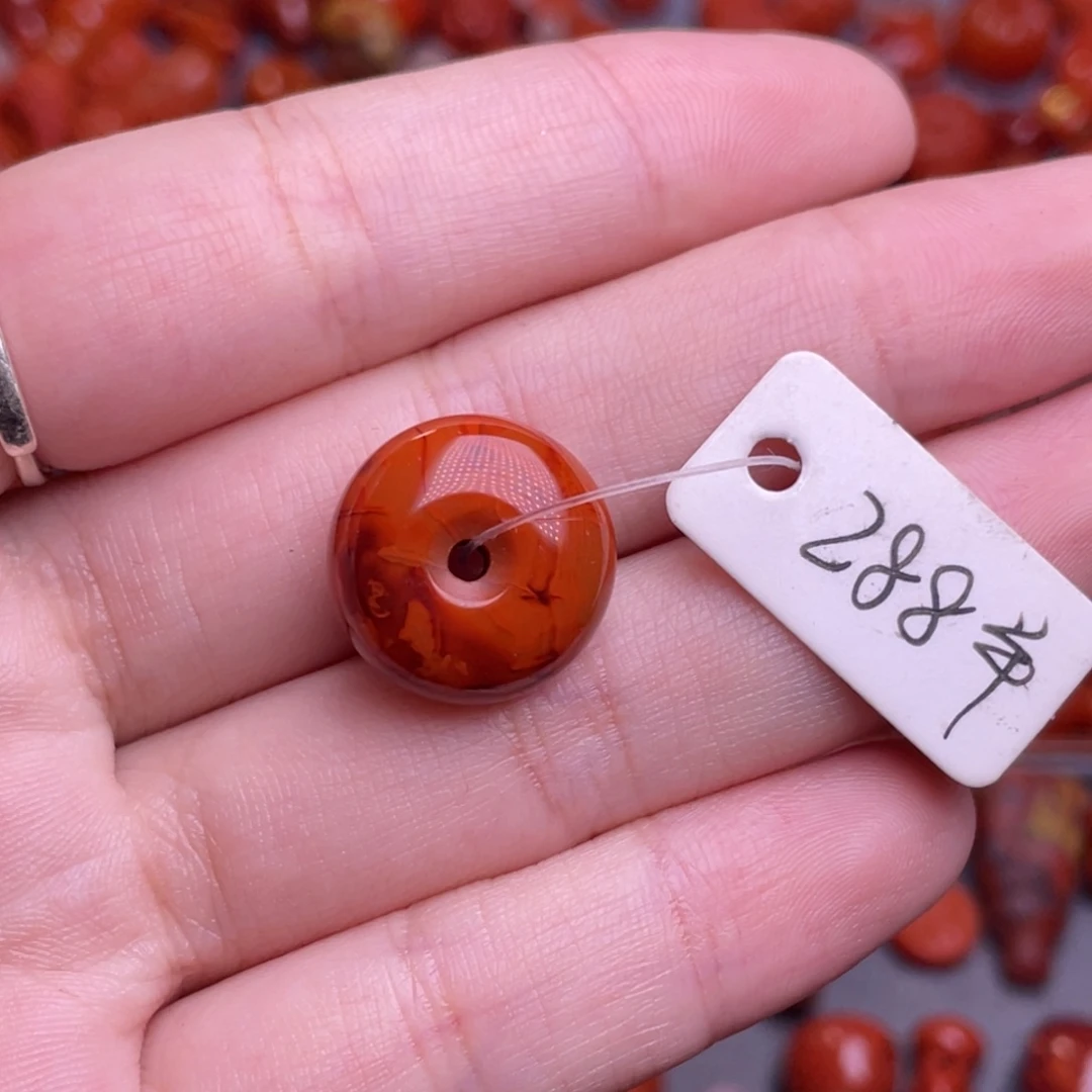 南红玛瑙配饰未镶嵌