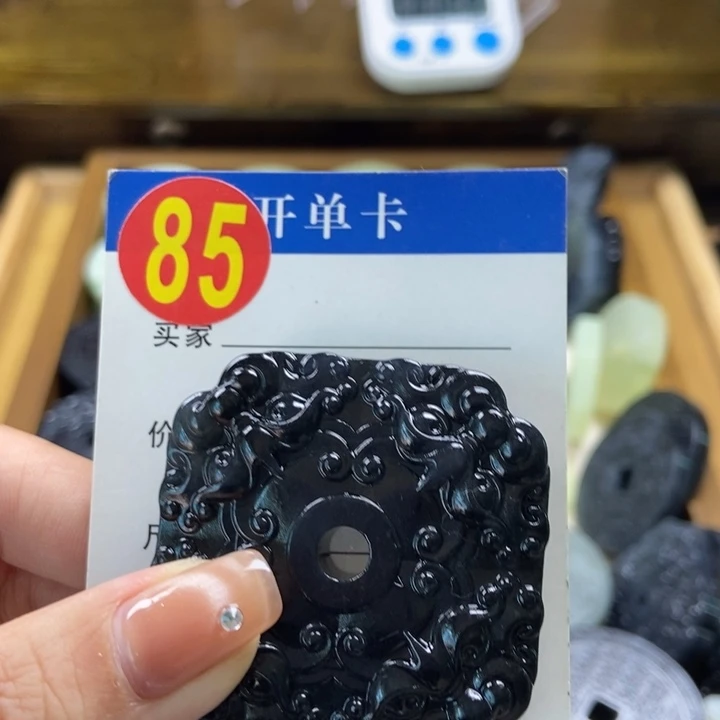 蛇纹石玉挂件未镶嵌一**走