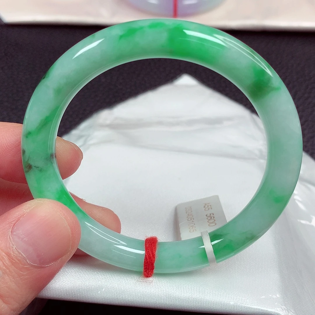未镶嵌手镯翡翠天然翡翠手镯