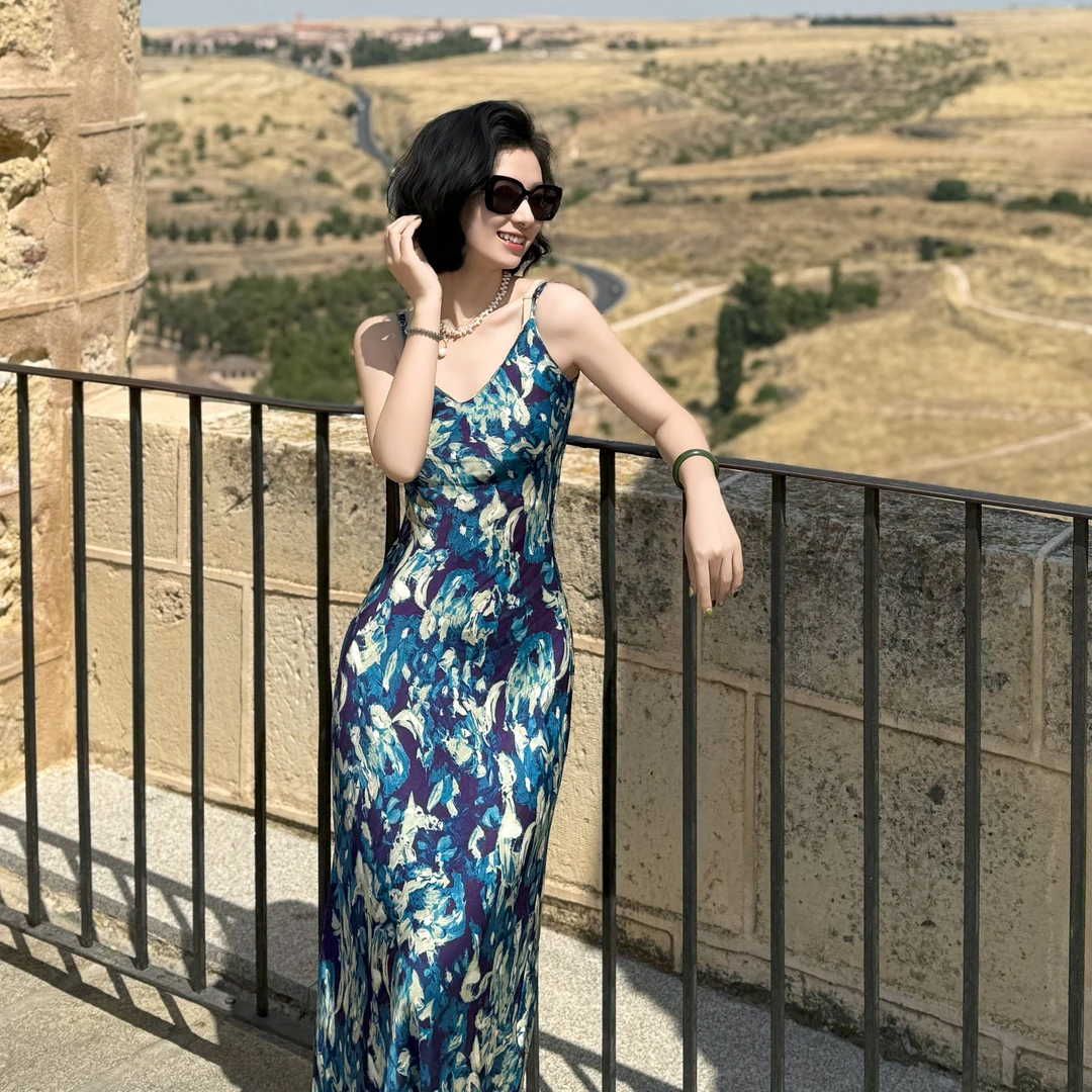 西子/【蓝色假日】星夜油画醋酸法式斜裁气质醋酸吊带连衣裙/SC101