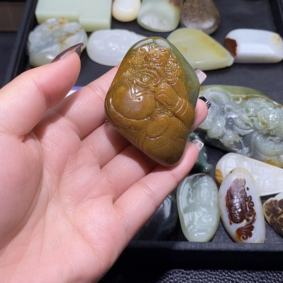 星***璨和田玉未镶嵌颈饰