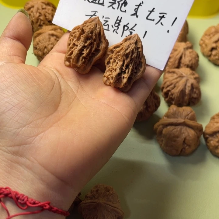 相***生手把件 雕刻核桃小鸟