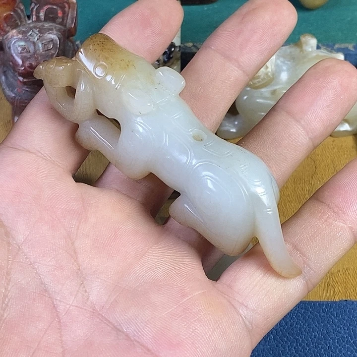 茶***箱颈饰未镶嵌和田玉