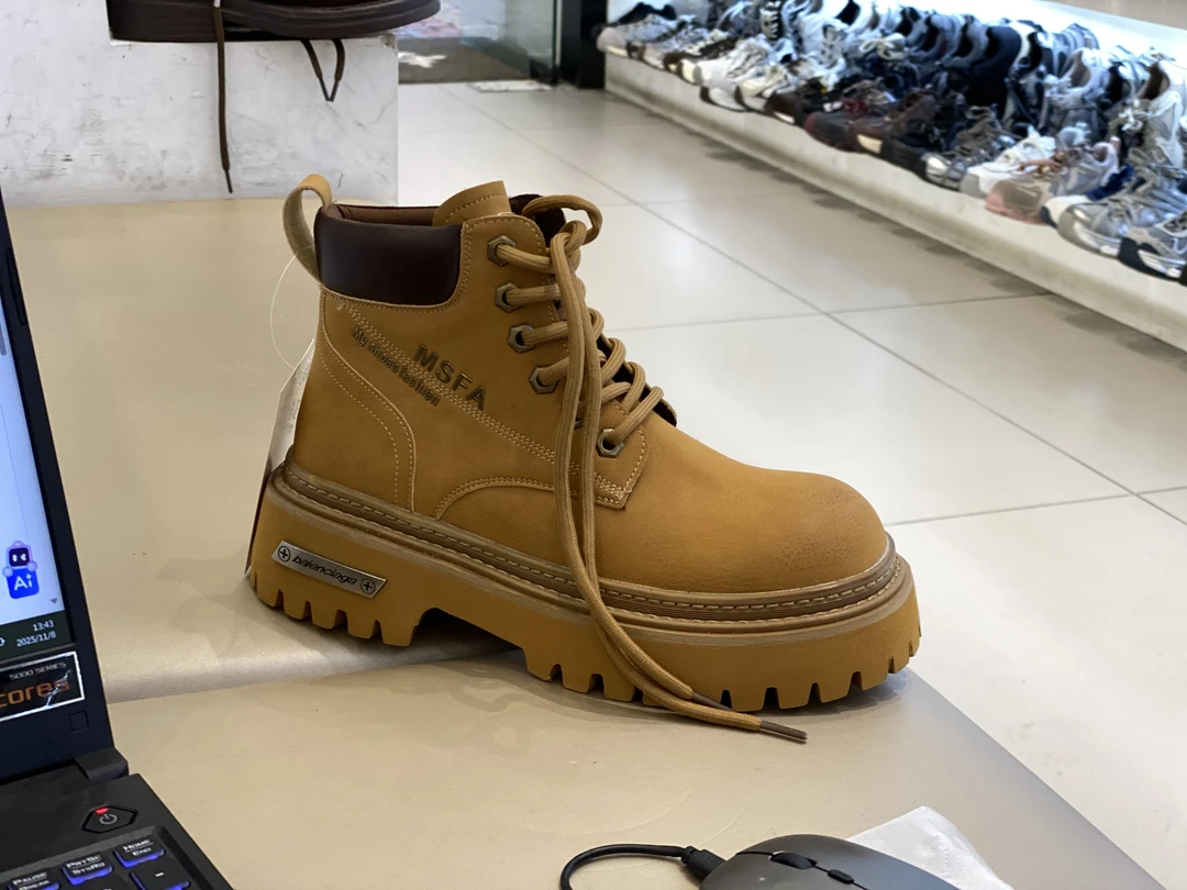 ZSWD2025秋冬百搭马丁靴大黄蜂726-515