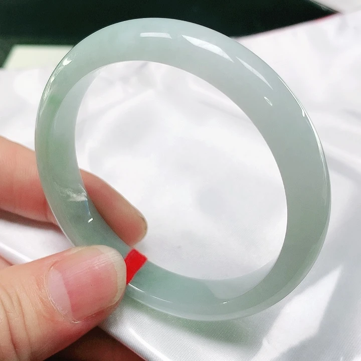 翡翠手镯(圆镯)未镶嵌天然翡翠手镯