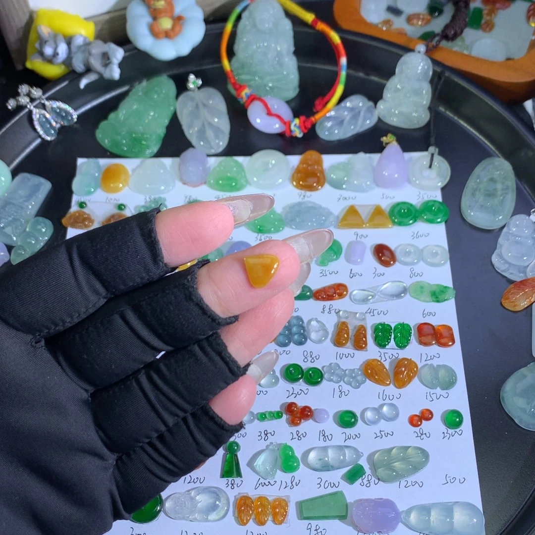 翡翠未镶嵌吊坠(不含链)黄水滴