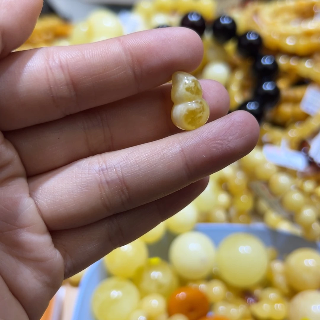 琥珀珠宝奇石未镶嵌