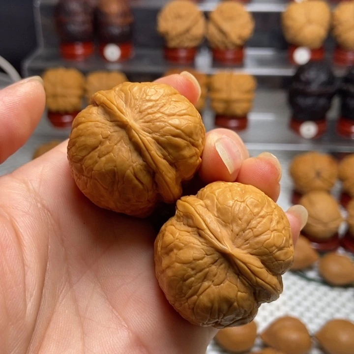 文玩核桃把件69粗筋瓷娃娃