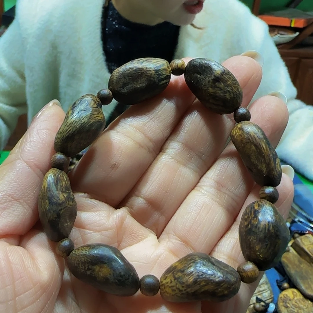 沉香沉香碎屑海南白奇乌身天然瘤疤树丁10.5克