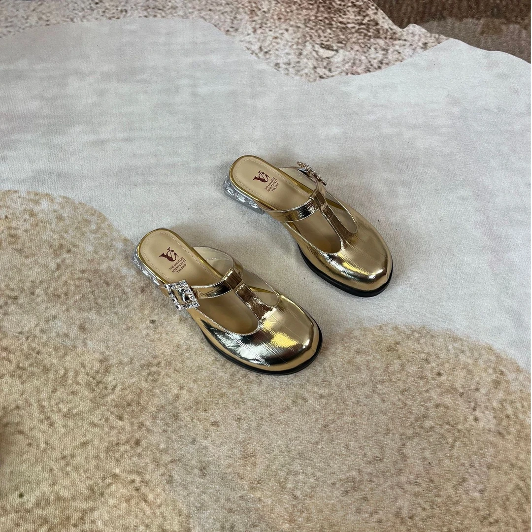 范戈希牛皮跟3cm金属装饰粗跟包头拖软底网红气质方头凉鞋买1赠3