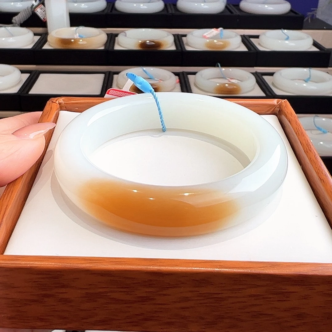 和田玉未镶嵌手镯