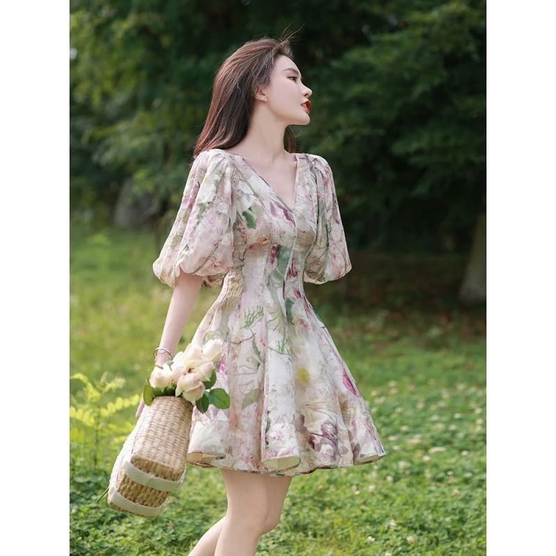 法式绝美碎花v领连衣裙夏季女2025新款名媛泡泡袖收腰显瘦蓬蓬裙