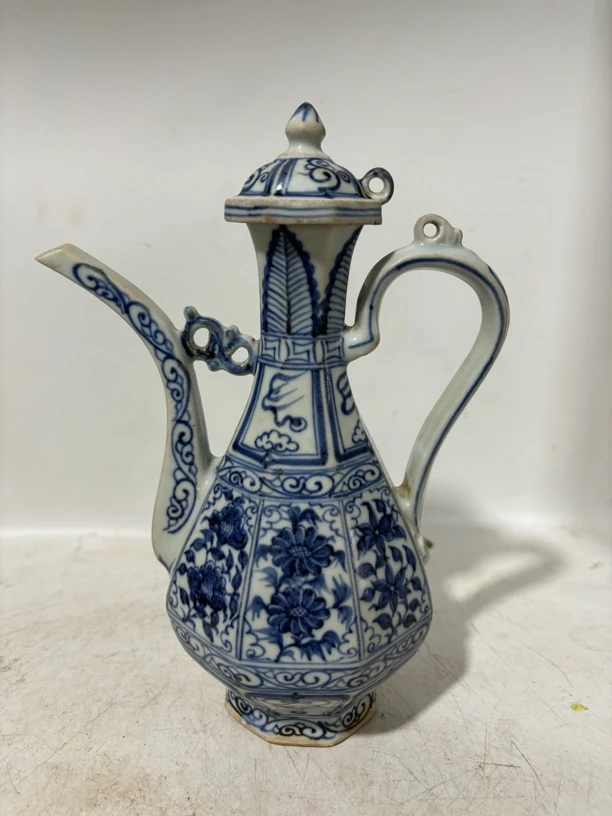 青花八方带盖执壶