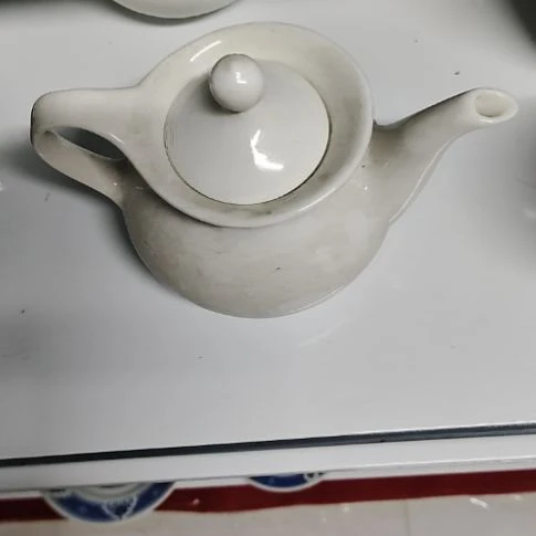 瓷片瓷片，各种摆件，沙锅，