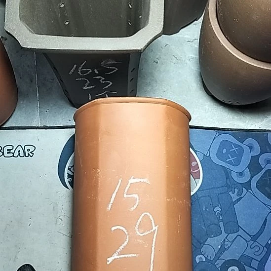 红泥高六方带口沿一个