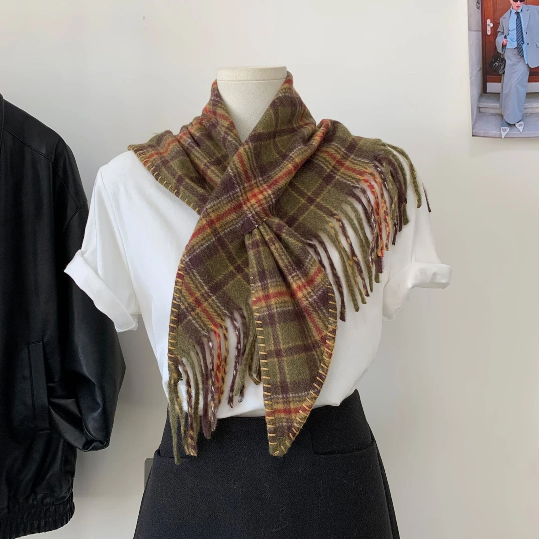 松弛慵懒绿/ 设计感单边流苏格纹三角巾秋冬季保暖披肩百搭小围脖