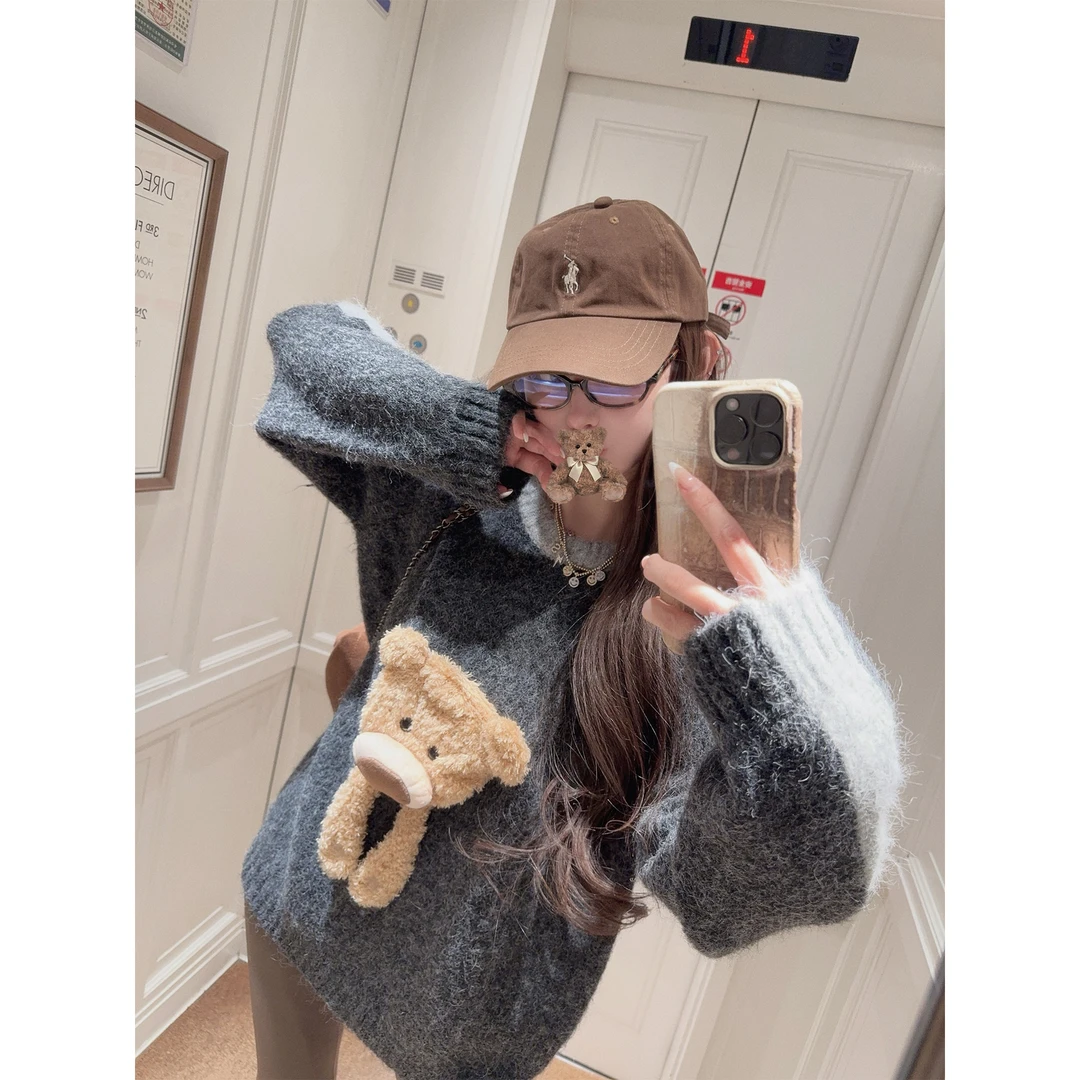 【12/11 20:00 上新】“绒趣bear”配毛绒小熊胸针 拼色针织衫