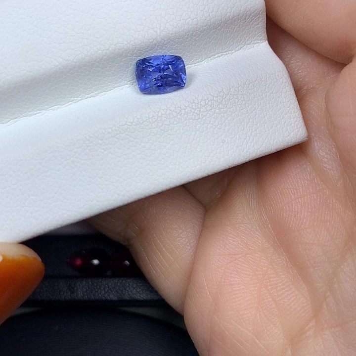 蓝宝石裸石1.54ct矢车菊蓝宝石