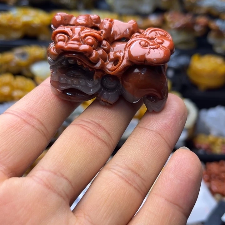 石英质玉（黄龙玉）未镶嵌颈饰